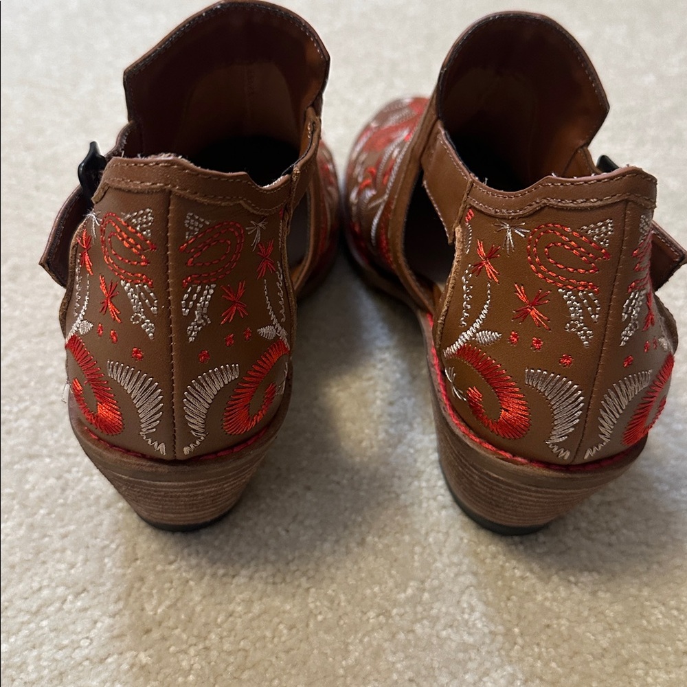 Kelsie Dagger Brooklyn Kline embroidered block heel bootie size 7.5 - Picture 5 of 11